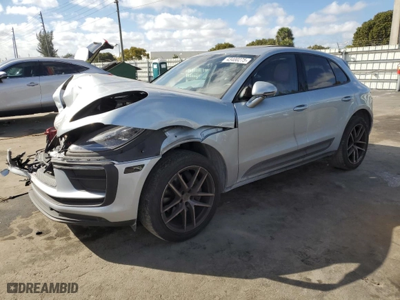 2022 Porsche Macan with VIN WP1AA2A57NLB05971, listed as a Copart auction lot 43400275 with 28,092 mi miles and Salvage Title. Bid and sale history available at carsss.com. Image 1.