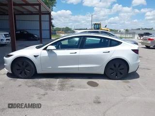 2024 Tesla Model 3 z VIN 5YJ3E1EA7RF721503, wystawiony jako IAAI lot #42246752 z przebiegiem 8 807 mil mil oraz . Historia ofert i sprzedaży dostępna na DreamBid. Obrazek 14.