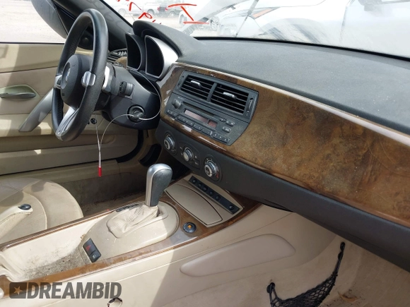 2008 BMW Z4 3.0i z VIN 4USBU33548LW76221, wystawiony jako IAAI lot #41979057 z przebiegiem 102 879 mil mil oraz . Historia ofert i sprzedaży dostępna na DreamBid. Obrazek 5.