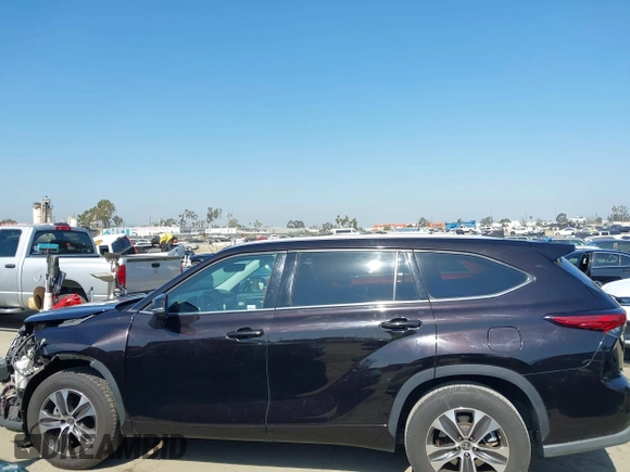 2021 Toyota Highlander XLE with VIN 5TDGZRAH2MS065304, listed as a IAAI auction lot 42386731 with 67,893 mi miles and . Bid and sale history available at DreamBid. Image 15.