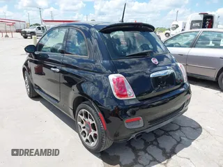 2015 FIAT 500 Sport z VIN 3C3CFFBR1FT753692, wystawiony jako IAAI lot #42587321 z przebiegiem 61 131 mil mil oraz . Historia ofert i sprzedaży dostępna na DreamBid. Obrazek 3.