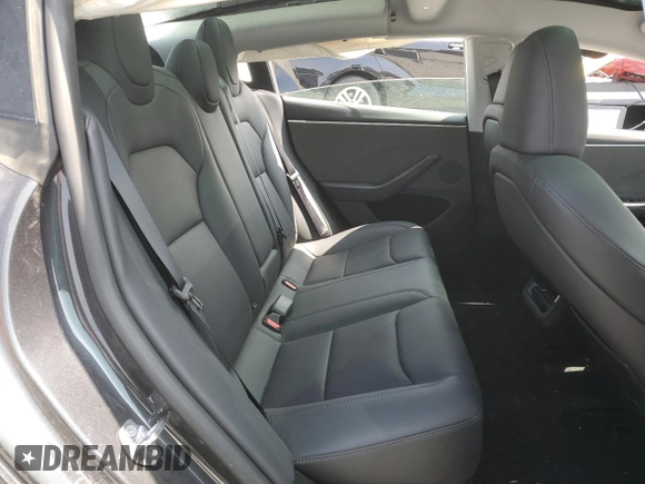 2025 Tesla Model 3 Long Range z VIN 5YJ3E1EA3SF979586, wystawiony jako Copart lot #54430125 z przebiegiem 3 530 mil mil oraz Szkoda całkowita • Salvage title. Historia ofert i sprzedaży dostępna na DreamBid. Obrazek 10.