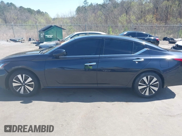 2019 Nissan Altima 2.5 Platinum with VIN 1N4BL4FV2KC113644, listed as a IAAI auction lot 41751975 with 125,617 mi miles. Bid and sale history available at carsss.com. Image 14.