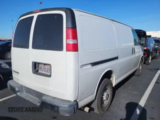 2020 Chevrolet Express Cargo z VIN 1GCWGAFG8L1252738, wystawiony jako IAAI lot #42617603 z przebiegiem 65 745 mil mil oraz . Historia ofert i sprzedaży dostępna na DreamBid. Obrazek 12.