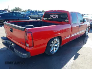 1999 GMC New Sierra 1500 SLE with VIN 1GTEK19T8XZ512050, listed as a IAAI auction lot 41663198 with 183,266 mi miles. Bid and sale history available at carsss.com. Image 4.