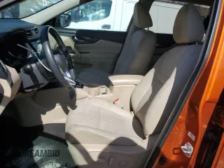 2017 Nissan Rogue SV z VIN 5N1AT2MN9HC761869, wystawiony jako Copart lot #57782335 z przebiegiem 76 896 mil mil oraz Szkoda całkowita • Salvage title. Historia ofert i sprzedaży dostępna na DreamBid. Obrazek 7.