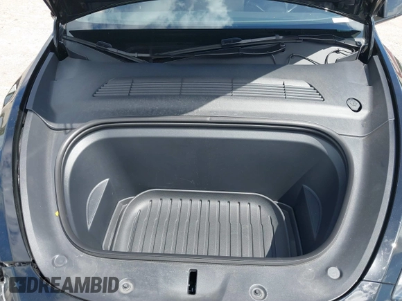 2024 Tesla Model Y z VIN 7SAYGDED6RF191135, wystawiony jako IAAI lot #41790922 z przebiegiem 17 154 mil mil oraz . Historia ofert i sprzedaży dostępna na DreamBid. Obrazek 10.