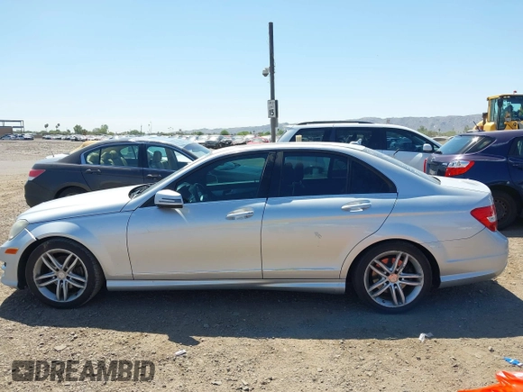 2014 Mercedes-Benz C 250 Sport с VIN WDDGF4HB1EA933861, выставлен на аукционе IAAI как лот 42518063 с пробегом 193 736 миль миль и . История ставок и продаж доступна на DreamBid. Изображение 14.