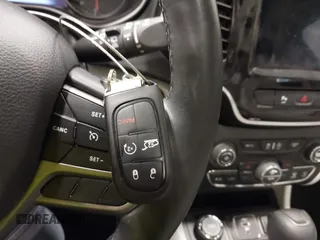 2019 Jeep Cherokee Limited с VIN 1C4PJMDXXKD362634, выставлен на аукционе IAAI как лот 42237505 с пробегом 65 538 миль миль и . История ставок и продаж доступна на DreamBid. Изображение 11.