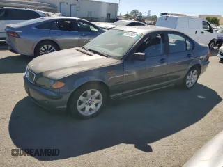 2002 BMW 3 Series 325i with VIN WBAEV33452KL75149, listed as a Copart auction lot 73056554 with 176,046 mi miles and Clean Title. Bid and sale history available at carsss.com. Image 1.