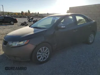 2010 Kia Forte EX z VIN KNAFU4A2XA5836891, wystawiony jako Copart lot #83720414 z przebiegiem 262 965 mil mil oraz Czysty tytuł • Clean title. Historia ofert i sprzedaży dostępna na DreamBid. Obrazek 1.