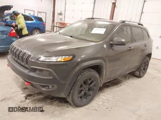 2015 Jeep Cherokee Trailhawk с VIN 1C4PJMBSXFW525218, выставлен на аукционе IAAI как лот 42032130 с пробегом 164 289 миль миль и . История ставок и продаж доступна на DreamBid. Изображение 2.