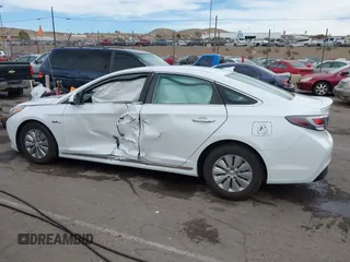 2016 Hyundai Sonata SE with VIN KMHE24L15GA037265, listed as a IAAI auction lot 40752675 with Not Provided miles and . Bid and sale history available at carsss.com. Image 13.