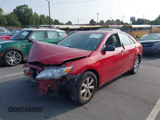 2011 Toyota Camry LE z VIN 4T1BF3EKXBU145752, wystawiony jako IAAI lot #40278431 z przebiegiem 174 130 mil mil oraz . Historia ofert i sprzedaży dostępna na DreamBid. Obrazek 17.