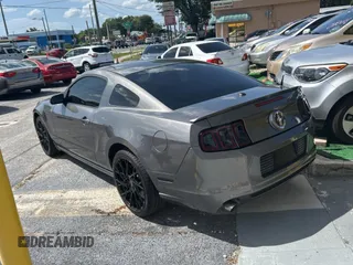 2013 Ford Mustang V6 z VIN 1ZVBP8AMXD5211507, wystawiony jako Copart lot #63517505 z przebiegiem 232 023 mil mil oraz Czysty tytuł • Clean title. Historia ofert i sprzedaży dostępna na DreamBid. Obrazek 3.