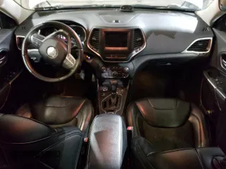 2019 Jeep Cherokee Latitude Plus с VIN 1C4PJMLB0KD400071, выставлен на аукционе Copart как лот 48293585 с пробегом 66 349 миль миль и Списание • Salvage title. История ставок и продаж доступна на DreamBid. Изображение 8.