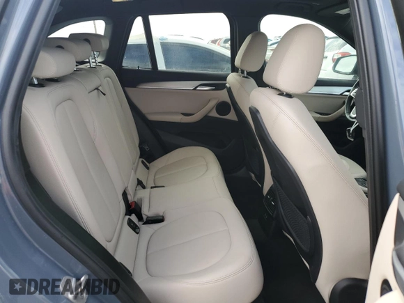 2021 BMW X1 sDrive28i z VIN WBXJG7C03M5T49590, wystawiony jako Copart lot #52473453 z przebiegiem 19 199 mil mil oraz Nie do naprawy. Historia ofert i sprzedaży dostępna na DreamBid. Obrazek 11.