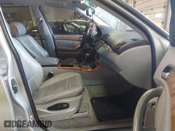 2001 BMW X5 3.0i with VIN WBAFA53571LM79025, listed as a IAAI auction lot 41183569 with 255,640 mi miles. Bid and sale history available at carsss.com. Image 5.