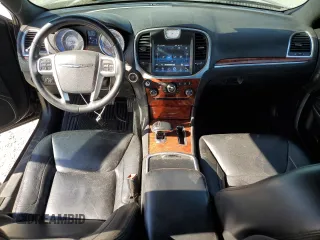 2012 Chrysler 300 Limited z VIN 2C3CCACG4CH250025, wystawiony jako Copart lot #53114085 z przebiegiem 172 697 mil mil oraz Szkoda całkowita • Salvage title. Historia ofert i sprzedaży dostępna na DreamBid. Obrazek 8.