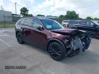 2025 Mazda CX-90 Premium Sport z VIN JM3KKCHA8S1201473, wystawiony jako IAAI lot #41954516 z przebiegiem 2 555 mil mil oraz . Historia ofert i sprzedaży dostępna na DreamBid. Obrazek 1.