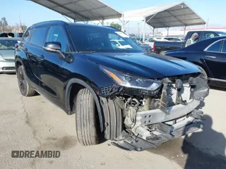 2024 Toyota Highlander LE z VIN 5TDKDRAH7RS528621, wystawiony jako IAAI lot #41676046 z przebiegiem 20 840 mil mil oraz . Historia ofert i sprzedaży dostępna na DreamBid. Obrazek 1.