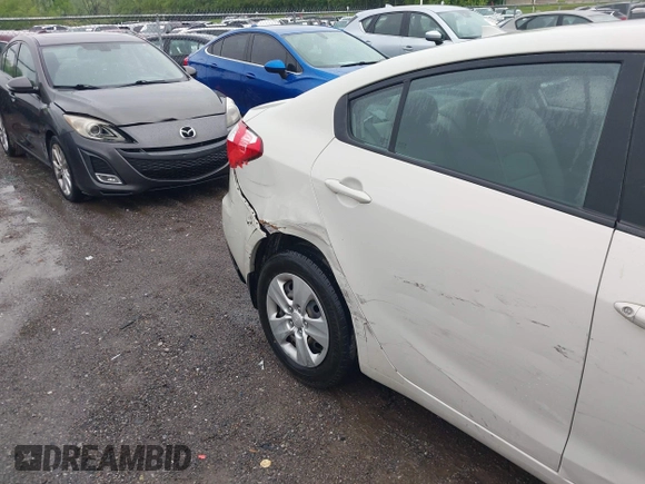 2015 Kia Forte LX with VIN KNAFK4A61F5374690, listed as a IAAI auction lot 42052849 with 47,034 mi miles. Bid and sale history available at carsss.com. Image 6.