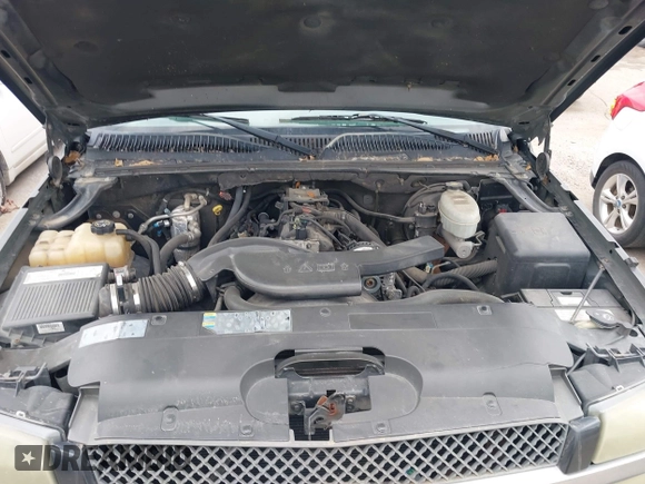 2003 Chevrolet Avalanche with VIN 3GNEK13TX3G311583, listed as a IAAI auction lot 42032187 with 301,008 mi miles. Bid and sale history available at carsss.com. Image 10.