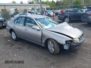 2000 Nissan Altima XE with VIN 1N4DL01D3YC132616, listed as a IAAI auction lot 42037326 with 131,941 mi miles. Bid and sale history available at carsss.com. Image 1.