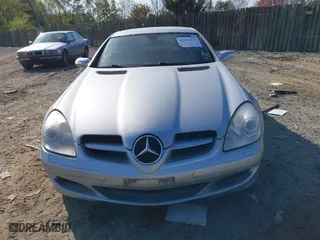 2007 Mercedes-Benz SLK-Class 3.5L with VIN WDBWK56FX7F142388, listed as a IAAI auction lot 42076577 with 77,856 mi miles. Bid and sale history available at carsss.com. Image 12.
