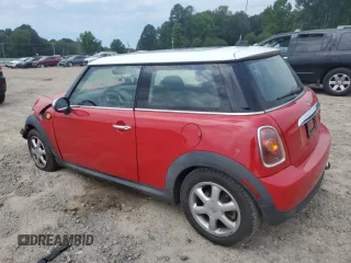 2009 MINI Hardtop z VIN WMWMF33569TW79600, wystawiony jako Copart lot #58392825 z przebiegiem 121 371 mil mil oraz Czysty tytuł • Clean title. Historia ofert i sprzedaży dostępna na DreamBid. Obrazek 2.