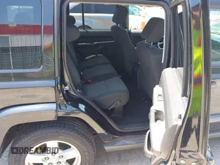 2008 Jeep Commander Sport z VIN 1J8HG48K08C132383, wystawiony jako IAAI lot #42600242 z przebiegiem 167 206 mil mil oraz . Historia ofert i sprzedaży dostępna na DreamBid. Obrazek 8.