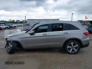 2020 Mercedes-Benz GLC 300 z VIN WDC0G8EB0LF687206, wystawiony jako IAAI lot #42155839 z przebiegiem 79 503 mil mil oraz . Historia ofert i sprzedaży dostępna na DreamBid. Obrazek 14.