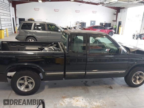 2000 Chevrolet S-10 LS with VIN 1GCCS1943YK168119, listed as a IAAI auction lot 41409246 with 194,506 mi miles. Bid and sale history available at carsss.com. Image 13.
