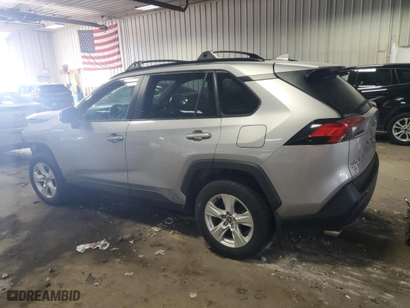2021 Toyota RAV4 XLE with VIN 2T3P1RFV0MC208028, listed as a Copart auction lot 46228765 with 47,203 mi miles and Salvage Title. Bid and sale history available at carsss.com. Image 2.