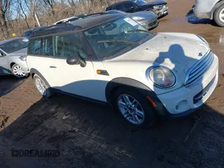 2011 MINI Clubman z VIN WMWZF3C57BTY00422, wystawiony jako IAAI lot #41467774 z przebiegiem 145 306 mil mil oraz . Historia ofert i sprzedaży dostępna na DreamBid. Obrazek 1.