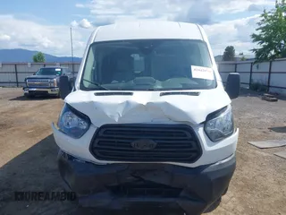 2019 Ford Transit z VIN 1FTYR2CM7KKB83987, wystawiony jako IAAI lot #42442070 z przebiegiem 77 492 mil mil oraz . Historia ofert i sprzedaży dostępna na DreamBid. Obrazek 12.