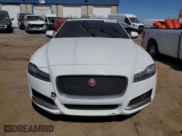 2017 Jaguar XF 35t Premium with VIN SAJBD4BVXHCY30154, listed as a Copart auction lot 53490035 with 95,207 mi miles and Clean Title. Bid and sale history available at carsss.com. Image 5.