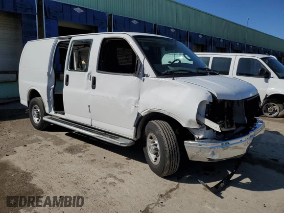 2024 Chevrolet Express Cargo z VIN 1GCWGAFP8R1271654, wystawiony jako Copart lot #50373785 z przebiegiem 3 947 mil mil oraz Czysty tytuł • Clean title. Historia ofert i sprzedaży dostępna na DreamBid. Obrazek 4.