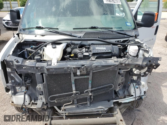 2019 GMC Savana Cargo z VIN 1GTW7AFGXK1216533, wystawiony jako Copart lot #58608405 z przebiegiem 222 344 mil mil oraz Szkody całkowita. Historia ofert i sprzedaży dostępna na DreamBid. Obrazek 12.
