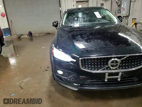 2025 Volvo V60 Plus z VIN YV4L12WK7S2145927, wystawiony jako Copart lot #51293525 z przebiegiem 1 364 mil mil oraz Szkoda całkowita • Salvage title. Historia ofert i sprzedaży dostępna na DreamBid. Obrazek 14.