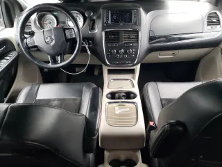 2018 Dodge Grand Caravan SXT z VIN 2C4RDGCG9JR133702, wystawiony jako Copart lot #85824554 z przebiegiem 140 881 mil mil oraz Szkoda całkowita • Salvage title. Historia ofert i sprzedaży dostępna na DreamBid. Obrazek 8.