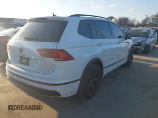 2024 Volkswagen Tiguan SE R-Line Black z VIN 3VVCB7AX3RM009461, wystawiony jako IAAI lot #41506931 z przebiegiem 19 642 mil mil oraz . Historia ofert i sprzedaży dostępna na DreamBid. Obrazek 4.
