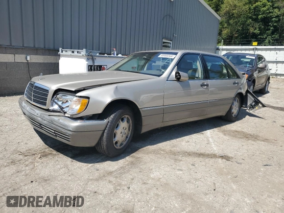 1996 Mercedes-Benz S 320 z VIN WDBGA33EXTA319438, wystawiony jako Copart lot #68985544 z przebiegiem Nie podano mil oraz Szkoda całkowita • Salvage title. Historia ofert i sprzedaży dostępna na DreamBid. Obrazek 1.