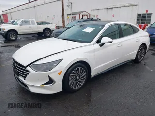 2020 Hyundai Sonata Hybrid Limited with VIN KMHL54JJ4LA015219, listed as a IAAI auction lot 41484462 with 32,725 mi miles. Bid and sale history available at carsss.com. Image 17.