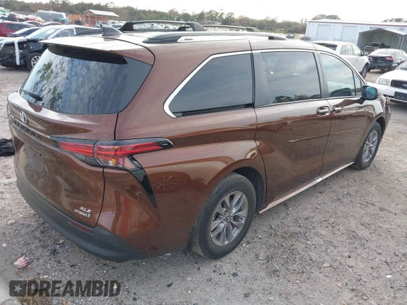 2022 Toyota Sienna XLE with VIN 5TDJRKEC4NS094526, listed as a IAAI auction lot 41399573 with 107,026 mi miles. Bid and sale history available at carsss.com. Image 4.