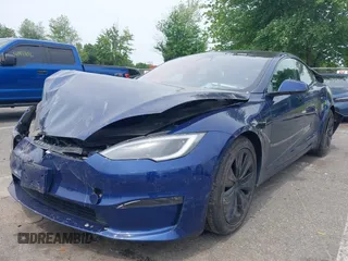 2022 Tesla Model S z VIN 5YJSA1E55NF493604, wystawiony jako IAAI lot #42503731 z przebiegiem 37 961 mil mil oraz . Historia ofert i sprzedaży dostępna na DreamBid. Obrazek 16.