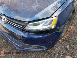 2013 Volkswagen Jetta Sedan SE with VIN 3VWDP7AJ8DM395980, listed as a IAAI auction lot 41013666 with 142,537 mi miles. Bid and sale history available at carsss.com. Image 6.