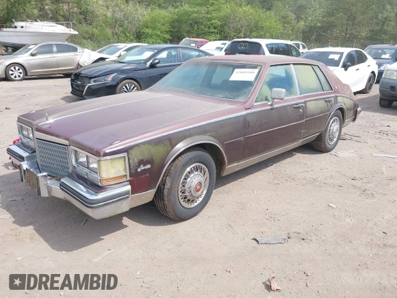 1985 Cadillac Seville z VIN 1G6KS6989FE821515, wystawiony jako IAAI lot #42009508 z przebiegiem 13 600 mil mil oraz . Historia ofert i sprzedaży dostępna na DreamBid. Obrazek 2.