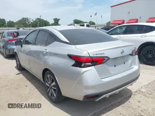 2021 Nissan Versa SV z VIN 3N1CN8EV4ML815301, wystawiony jako IAAI lot #42256265 z przebiegiem 83 632 mil mil oraz . Historia ofert i sprzedaży dostępna na DreamBid. Obrazek 3.