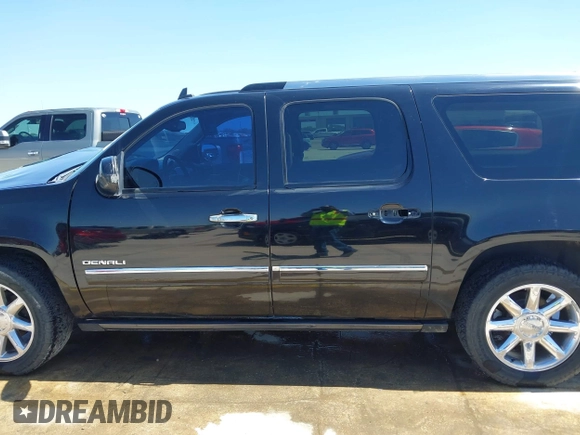 2011 GMC Yukon XL Denali z VIN 1GKS2MEFXBR332506, wystawiony jako IAAI lot #41954317 z przebiegiem 178 036 mil mil oraz . Historia ofert i sprzedaży dostępna na DreamBid. Obrazek 15.